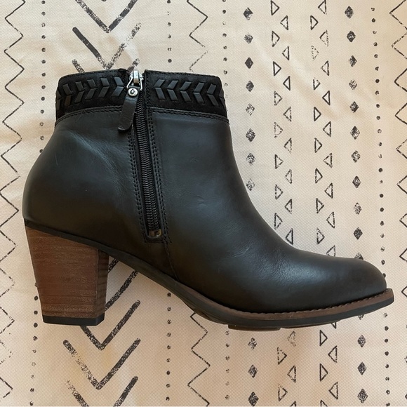 NWT Olukai Kamahoi Black Booties - Picture 7 of 9